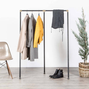 Super fedt designet vandrør tøjstativ som går rigtig godt i enhver indretningsstil.