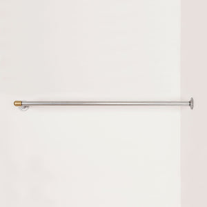 RAW58 Liam bøjlestang til væg i sølv Ophæng RAW58 57 cm Sølv med messing samlinger