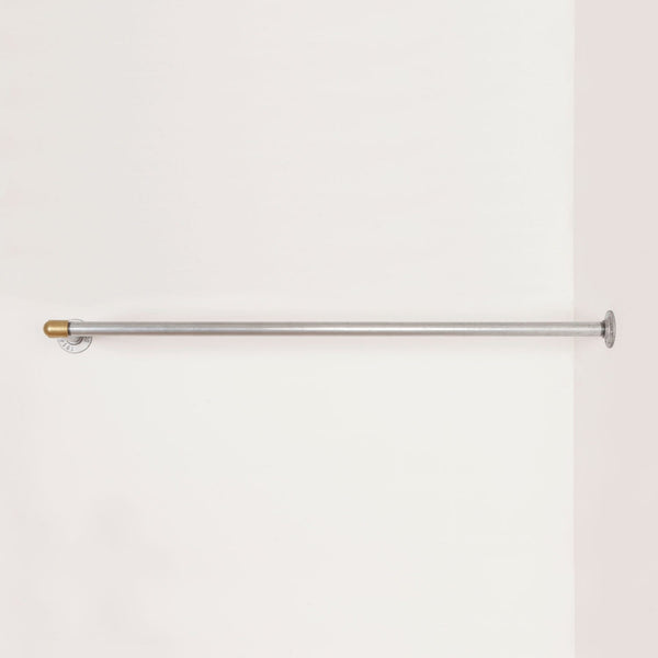 RAW58 Liam bøjlestang til væg i sølv Ophæng RAW58 57 cm Sølv med messing samlinger