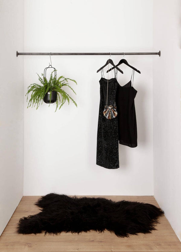 Marzello bøjlestang mellem to vægge i sort vandrør