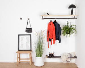 Indretning med Raw58 Liam bøjlestang med hylde og andre produkter i vandrør